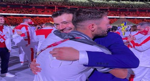 بعدما فرقهما البحر.. أولمبياد طوكيو تجمع شمل لاجيء سوري بشقيقه